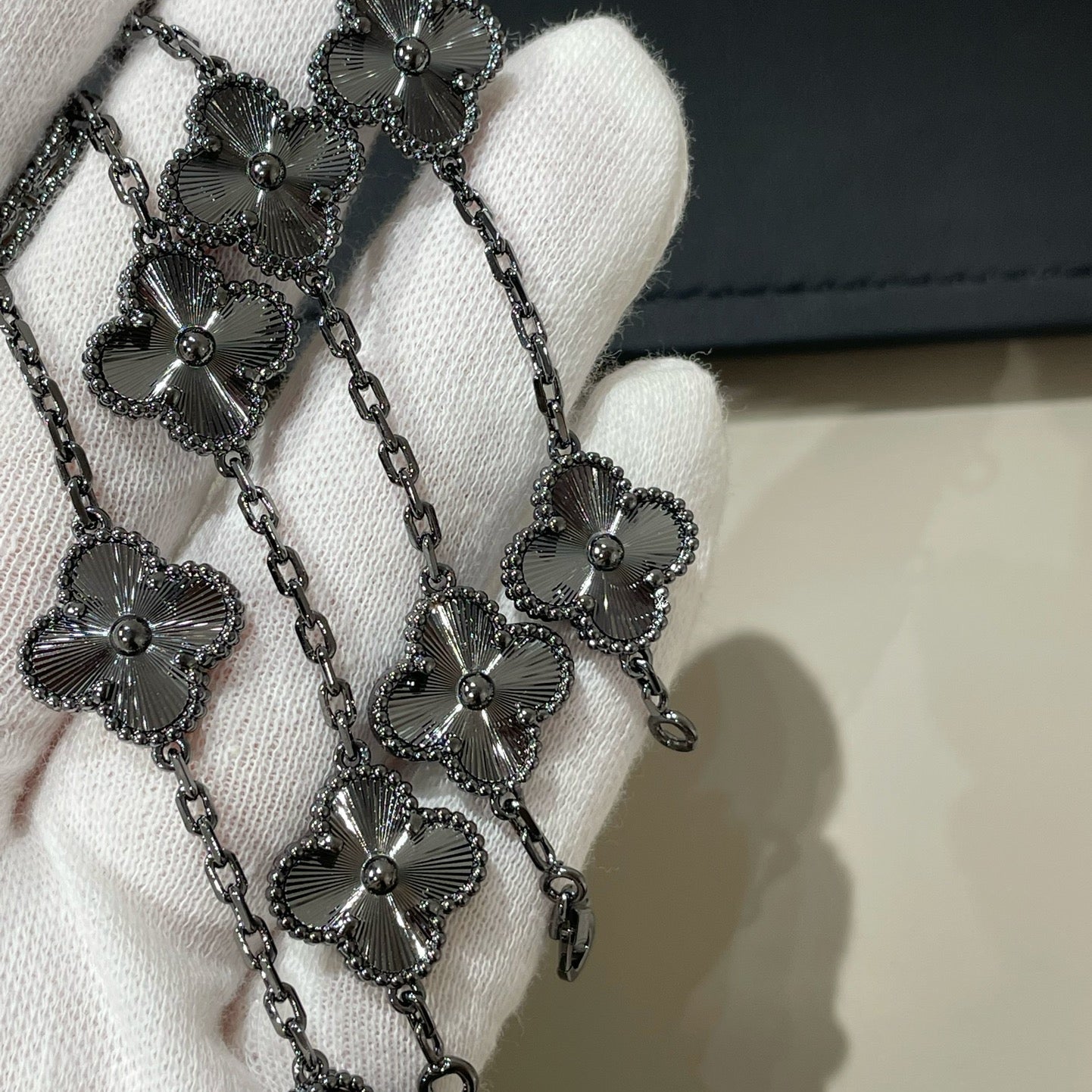 [Elite]CLOVER 5 MOTIF BLACK BRACELET