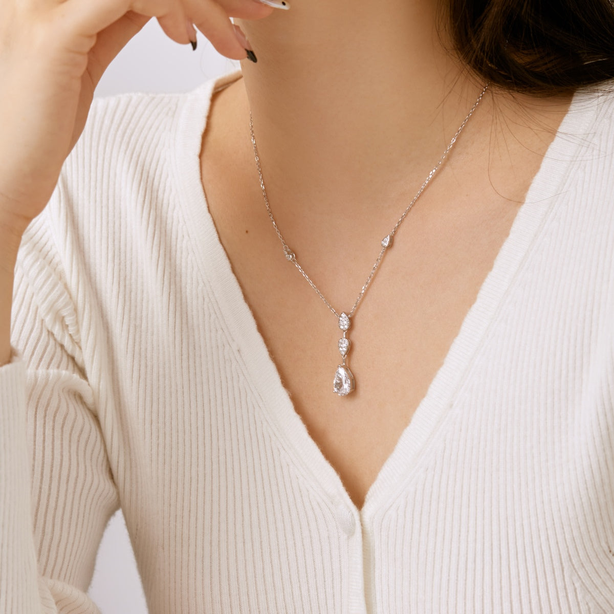 [Elite]Dazzling Pear Cut Necklace