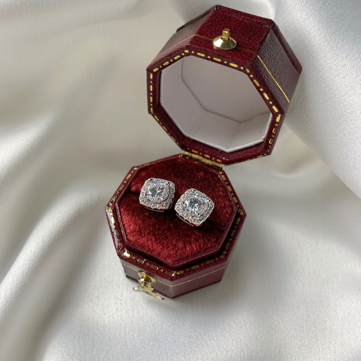 [Elite]Classic Round Center Stone Stud Earrings