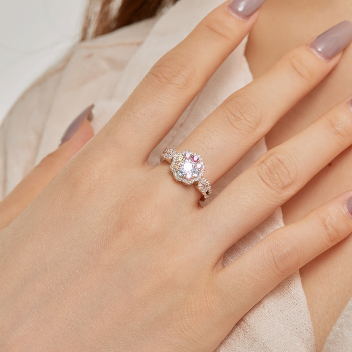 [Elite]Delicate Colorful Round Cut Flower Shape Wedding Ring
