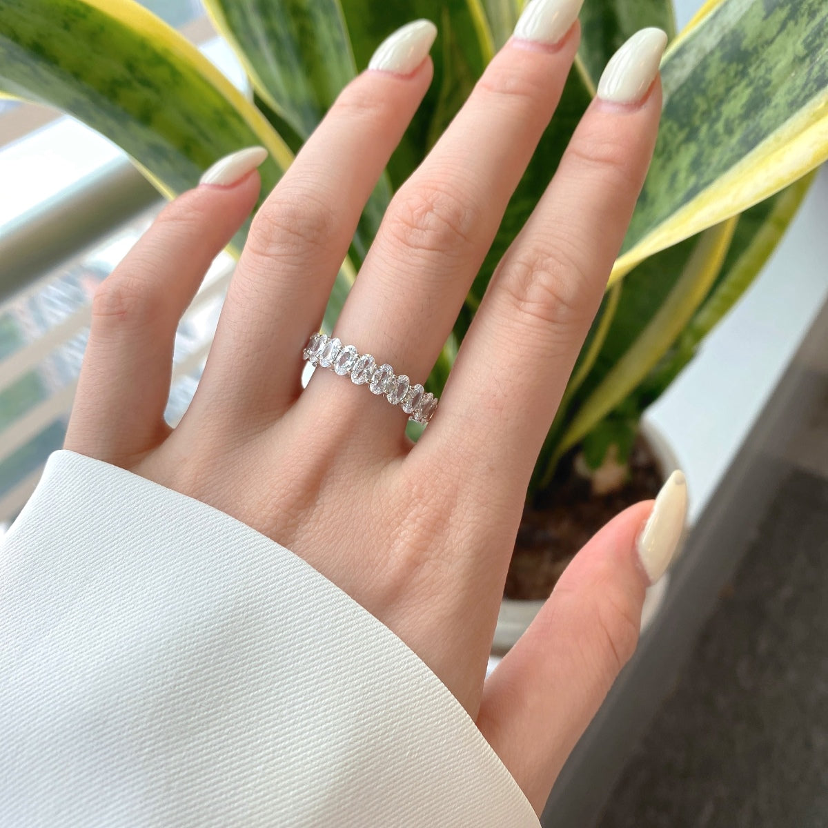 [Elite]Ornate Oval Cut Tennis Ring
