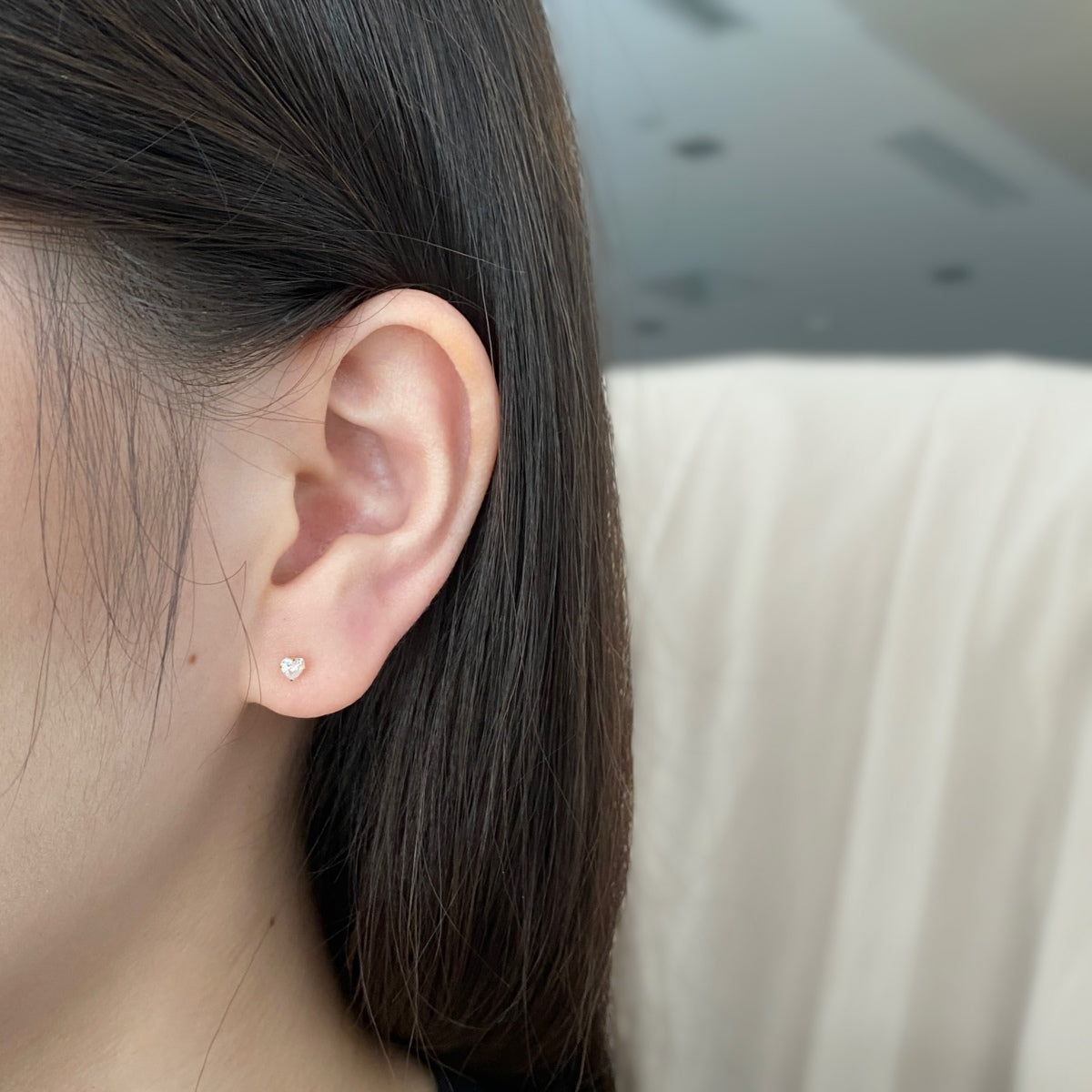[Elite]Sparkling Heart Shaped Simple Earrings