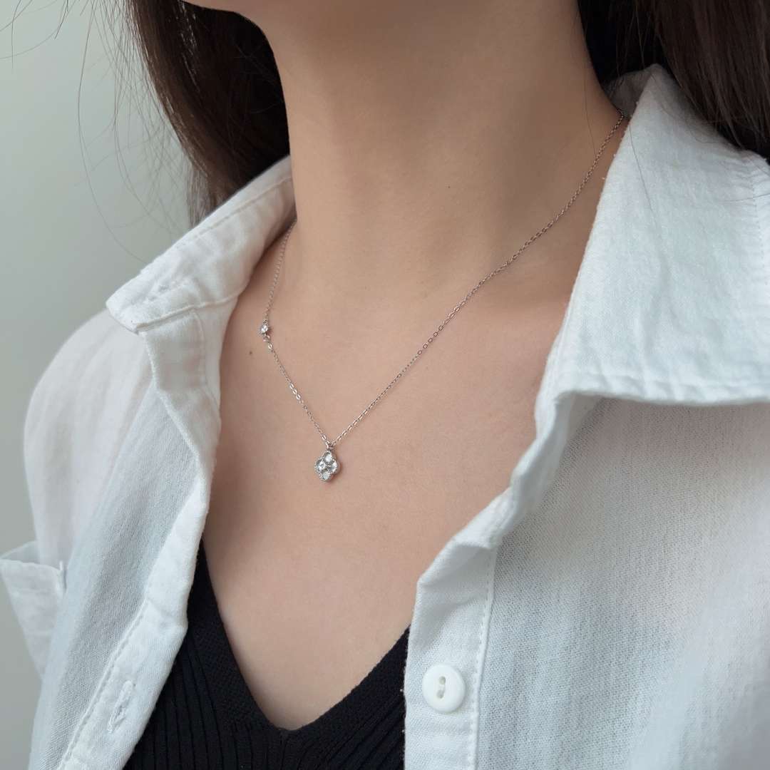 [Elite]Delicate Flower Shape Necklace