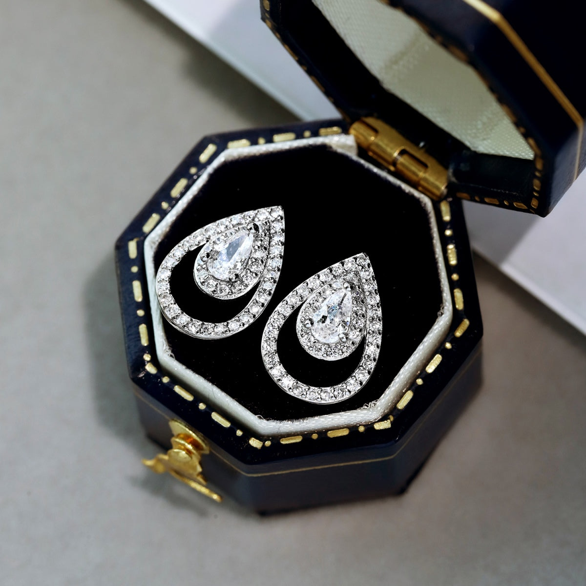 [Elite]Sparkling Delicate Water Drop Shape Daily Earrings
