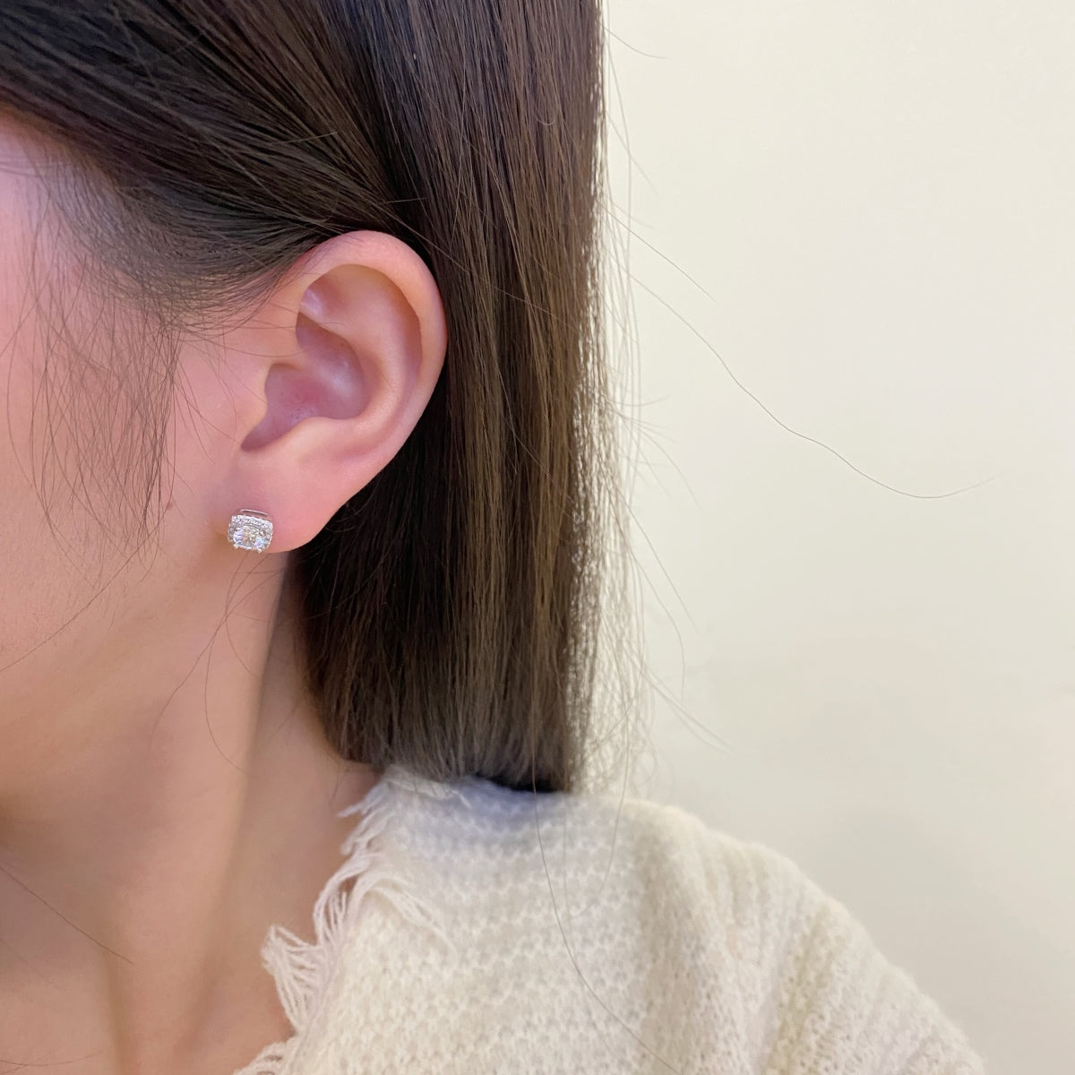 [Elite]Classic Round Center Stone Stud Earrings