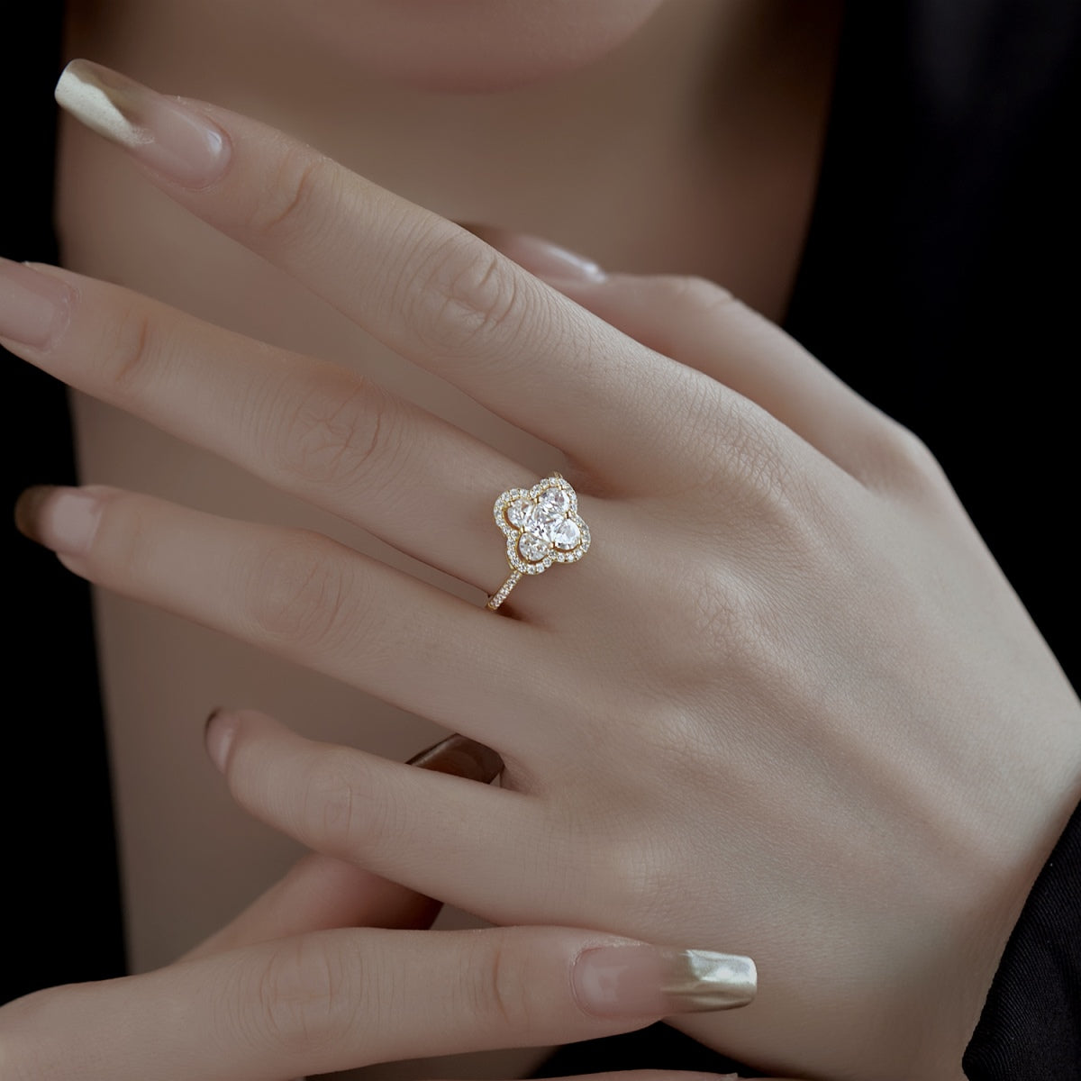 [Elite]Luxurious Eternity Flower Shape Banquet Ring