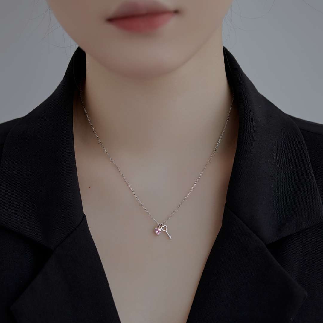 [Elite]Unique Heart Shape Key Pendent Necklace