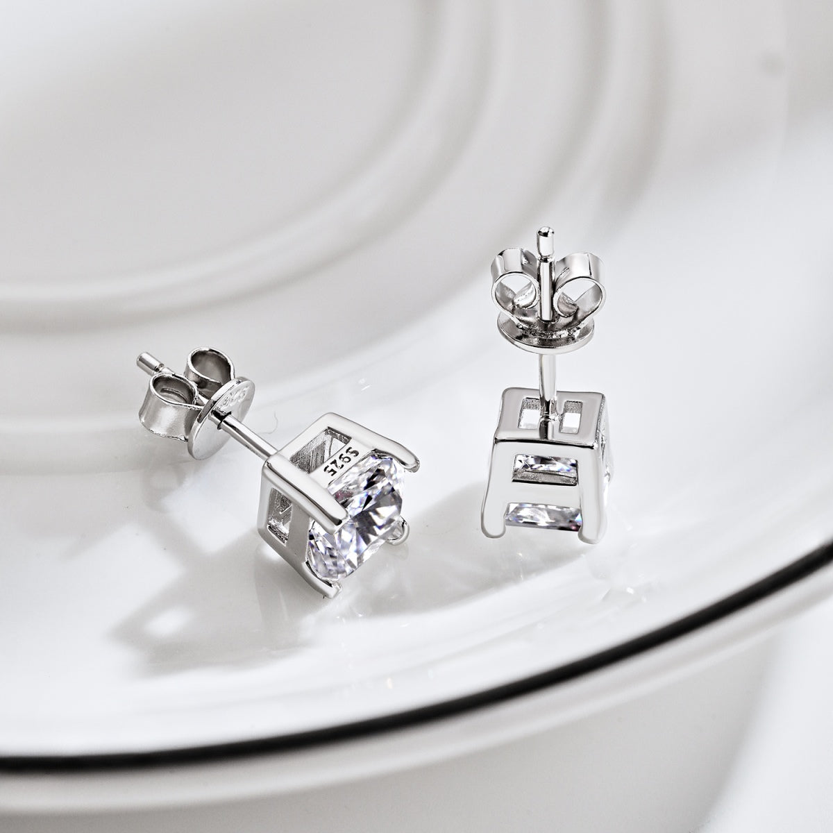 [Elite]1.0 Carat Radiant Princess Cut Wedding Earrings