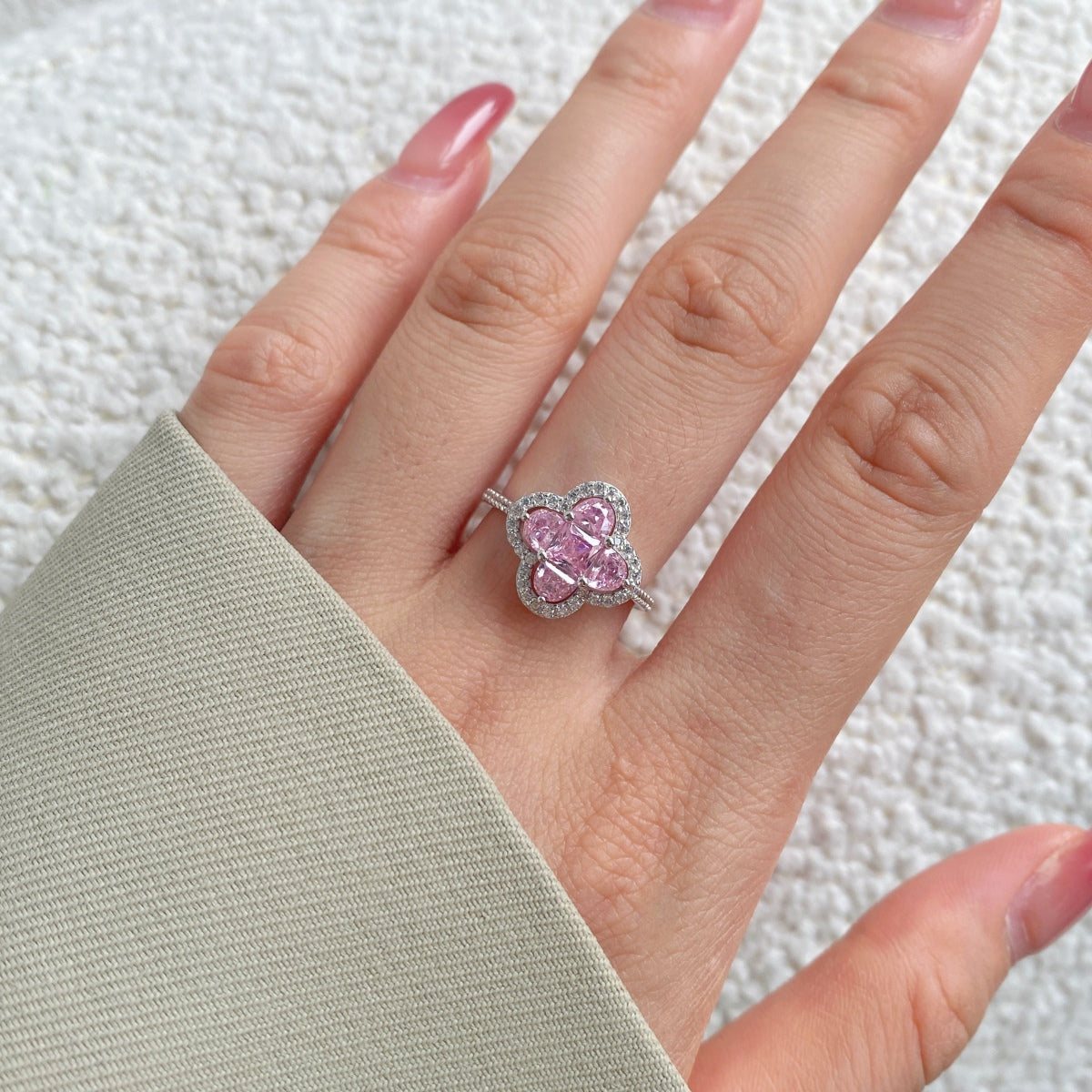 [Elite]Luxurious Eternity Flower Shape Banquet Ring