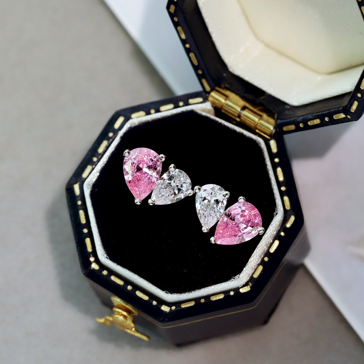 [Elite]Dazzling Elegant Heart Cut Lover Earrings