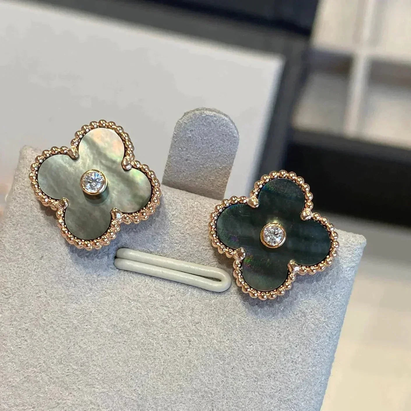 [Elite]CLOVER MEDIUM 1 MOTIFS GRAY MOP  DIAMOND EARRINGS