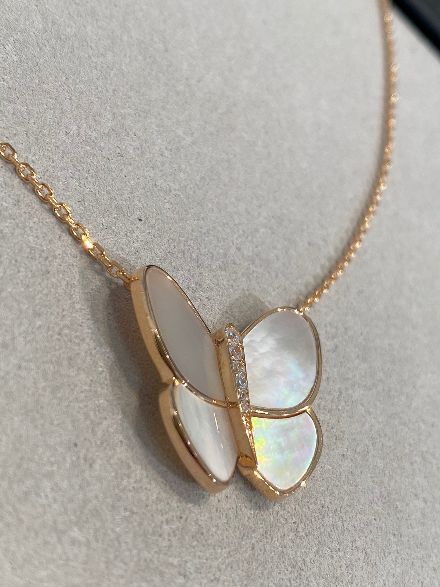 [Elite]BUTTERFLY GOLD MOP DIAMOND NECKLACE