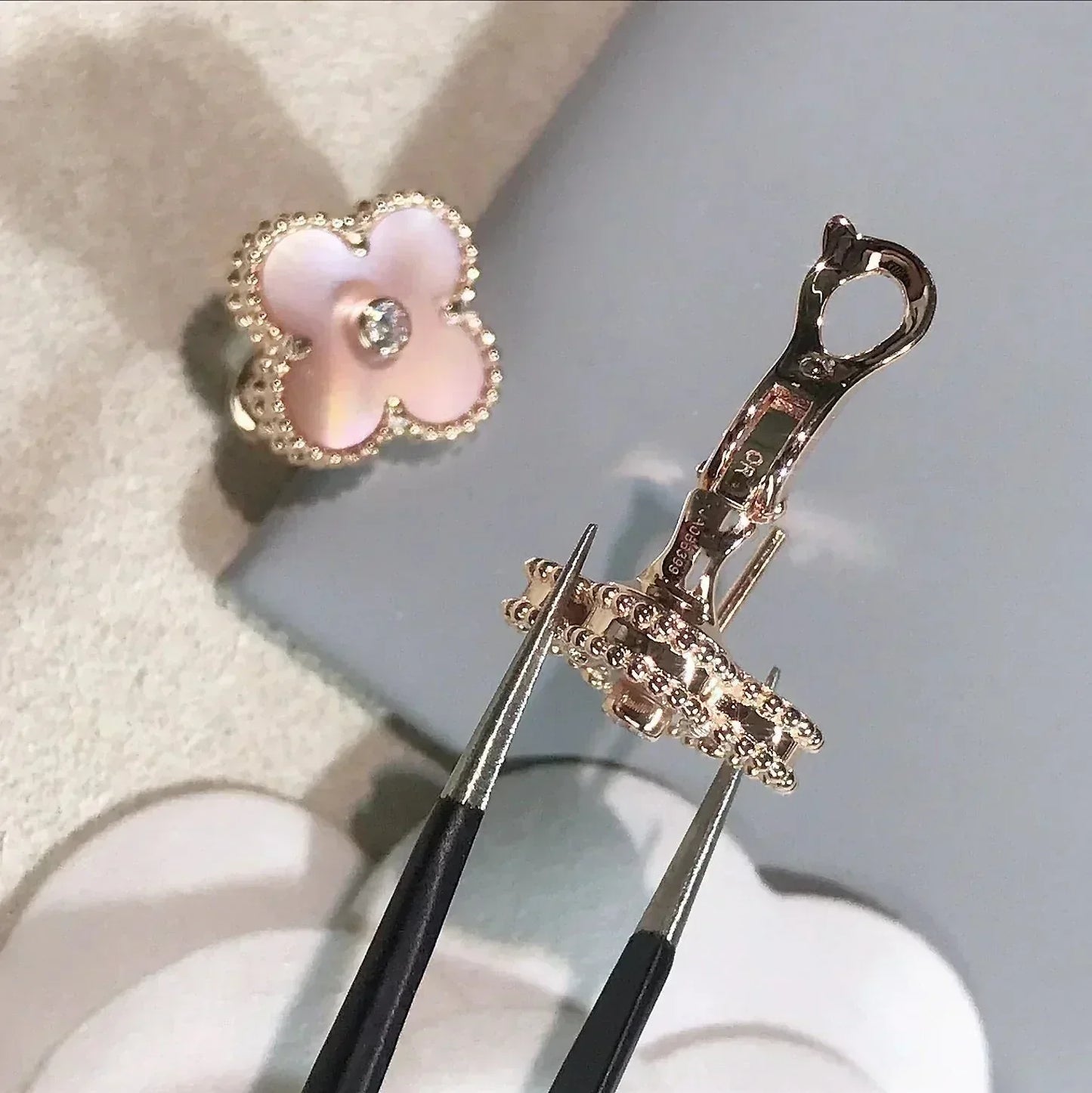 [Elite]CLOVER MEDIUM 1 MOTIFS  PINK MOP DIAMOND EARRINGS