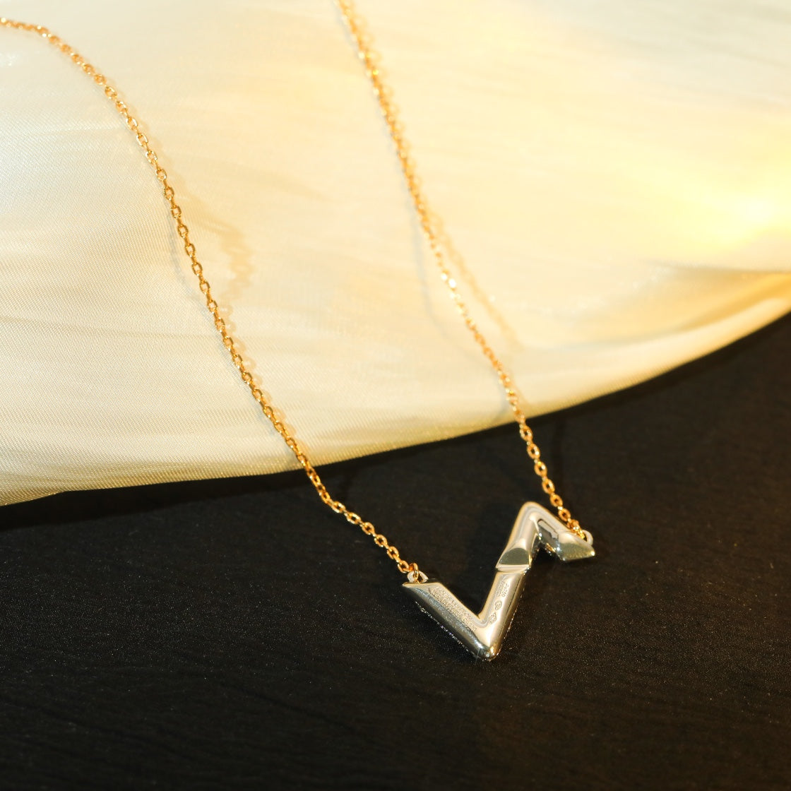 [Elite]VOLT SILVER DIAMOND PEDANT NECKLACE