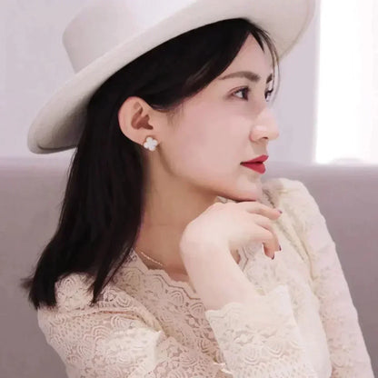 [Elite]CLOVER MEDIUM 1 MOTIFS  WHITE MOP STUD EARRINGS