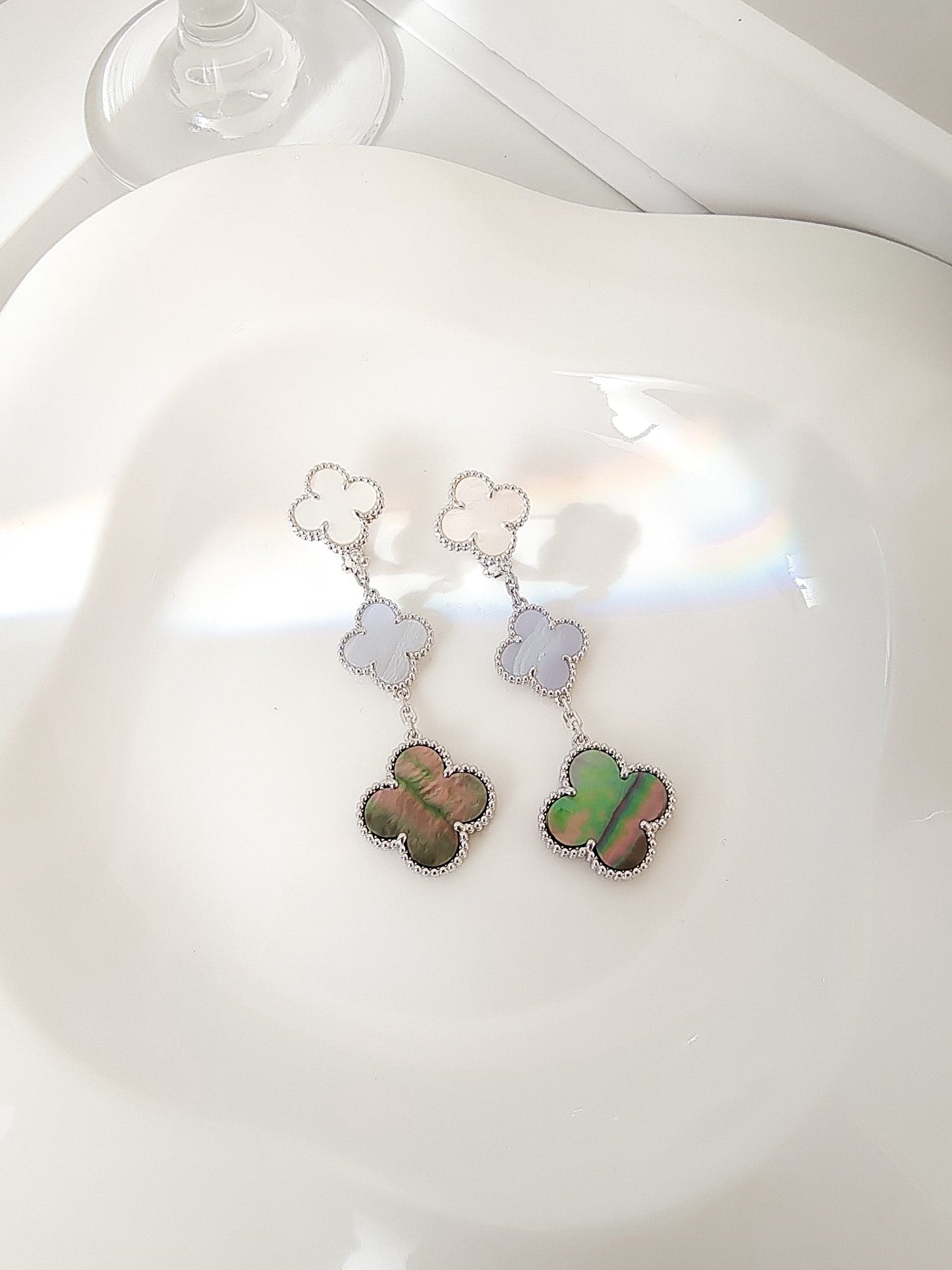 [Elite]CLOVER 3 MOTIFS CHALCEDONY DARK MOP SILVER EARRINGS