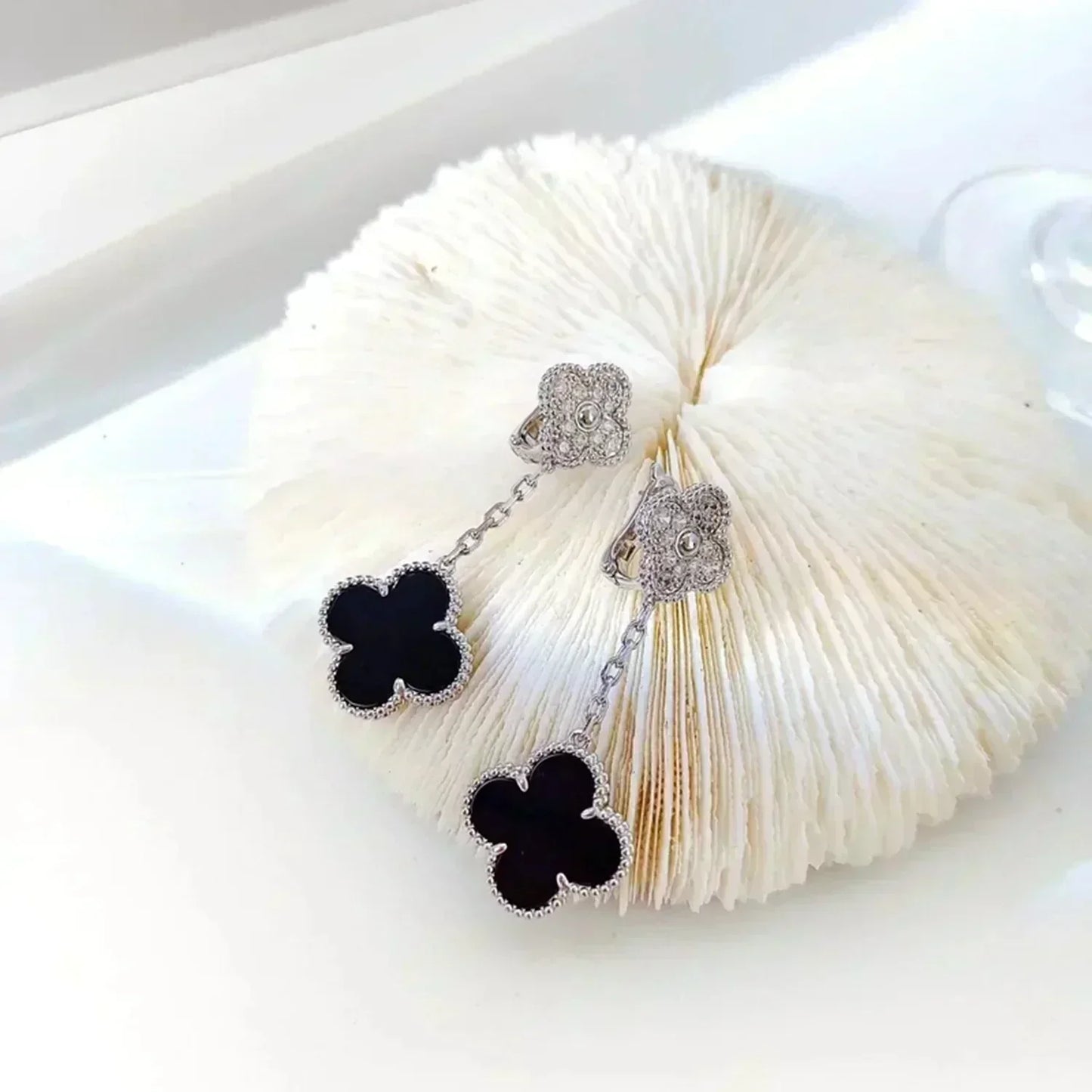 [Elite]CLOVER 2 MOTIFS  DIAMOND ONYX EARRINGS SILVER