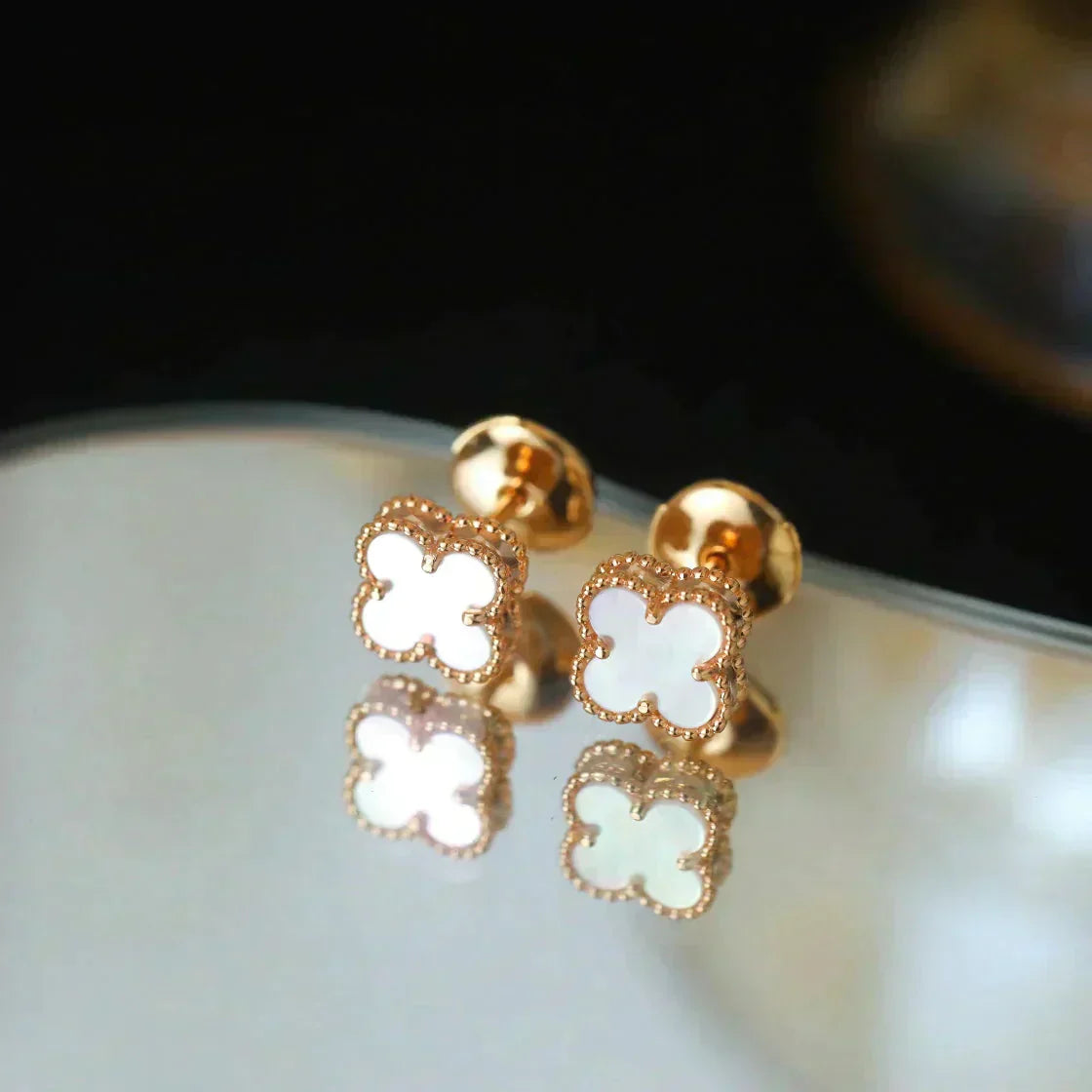 [Elite]CLOVER MINI 9.5MM WHITE MOP EARRINGS