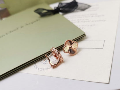 [Elite]CLOVER MEDIUM STUD EARRINGS