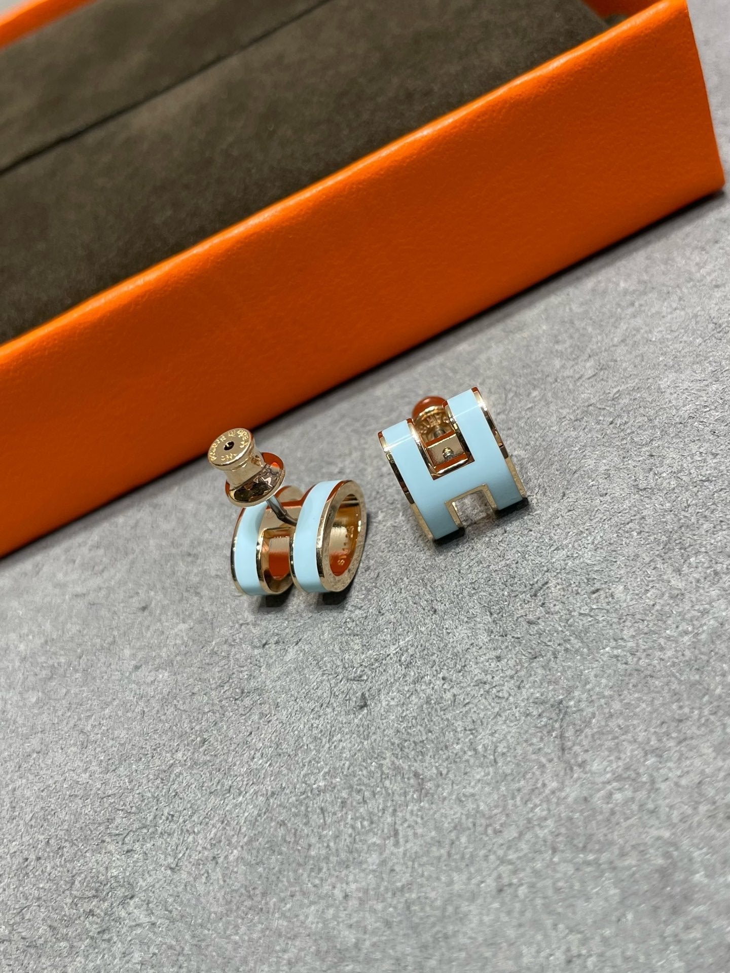 [Elite]POP H SKY BLUE STUD EARRINGS