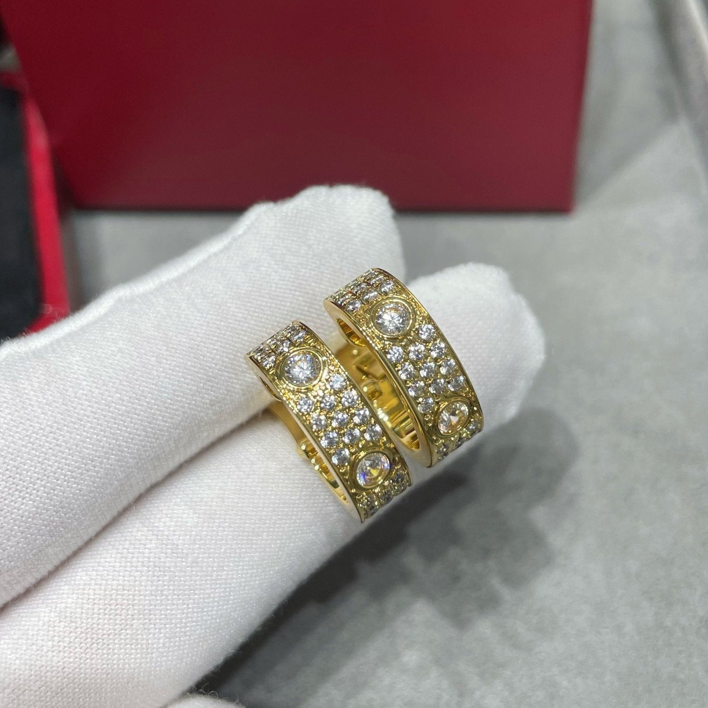 [Elite]LOVE 5.5MM DIAMOND PAVED EARRINGS