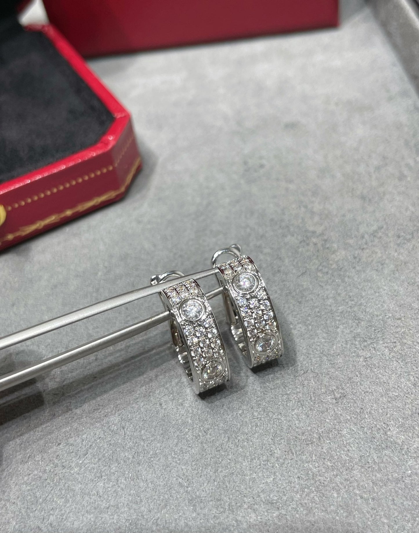 [Elite]LOVE 5.5MM DIAMOND PAVED EARRINGS