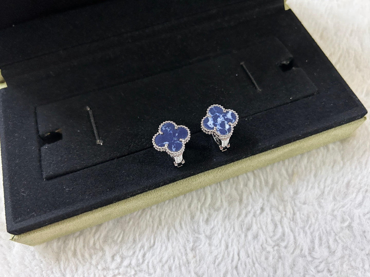 [Elite]CLOVER PIETERSITE MEDIUM STUD EARRINGS