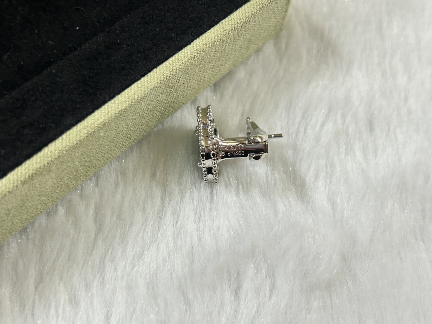 [Elite]CLOVER PIETERSITE MEDIUM STUD EARRINGS