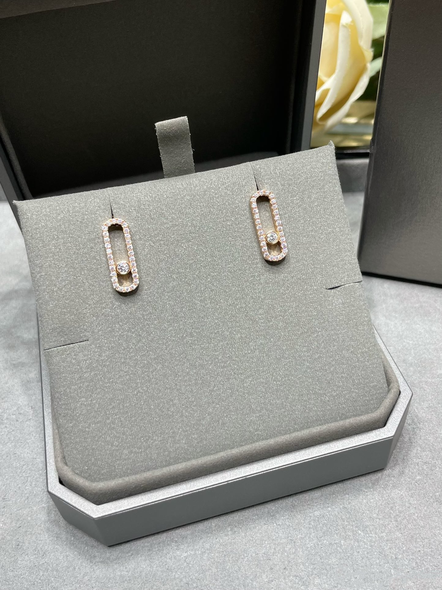 [Elite]MOVE UNO STUD DIAMOND PAVED EARRINGS