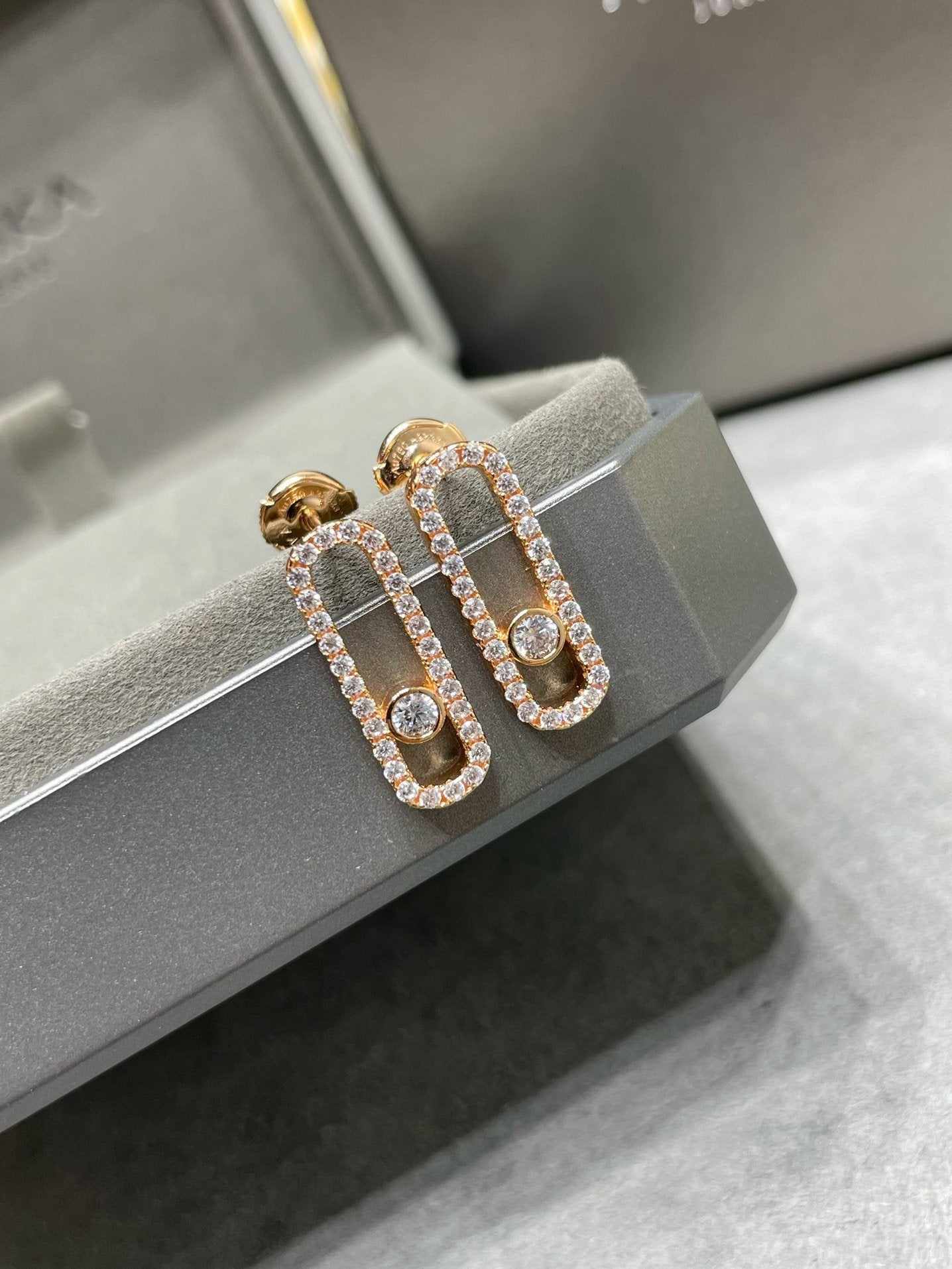 [Elite]MOVE UNO STUD DIAMOND PAVED EARRINGS