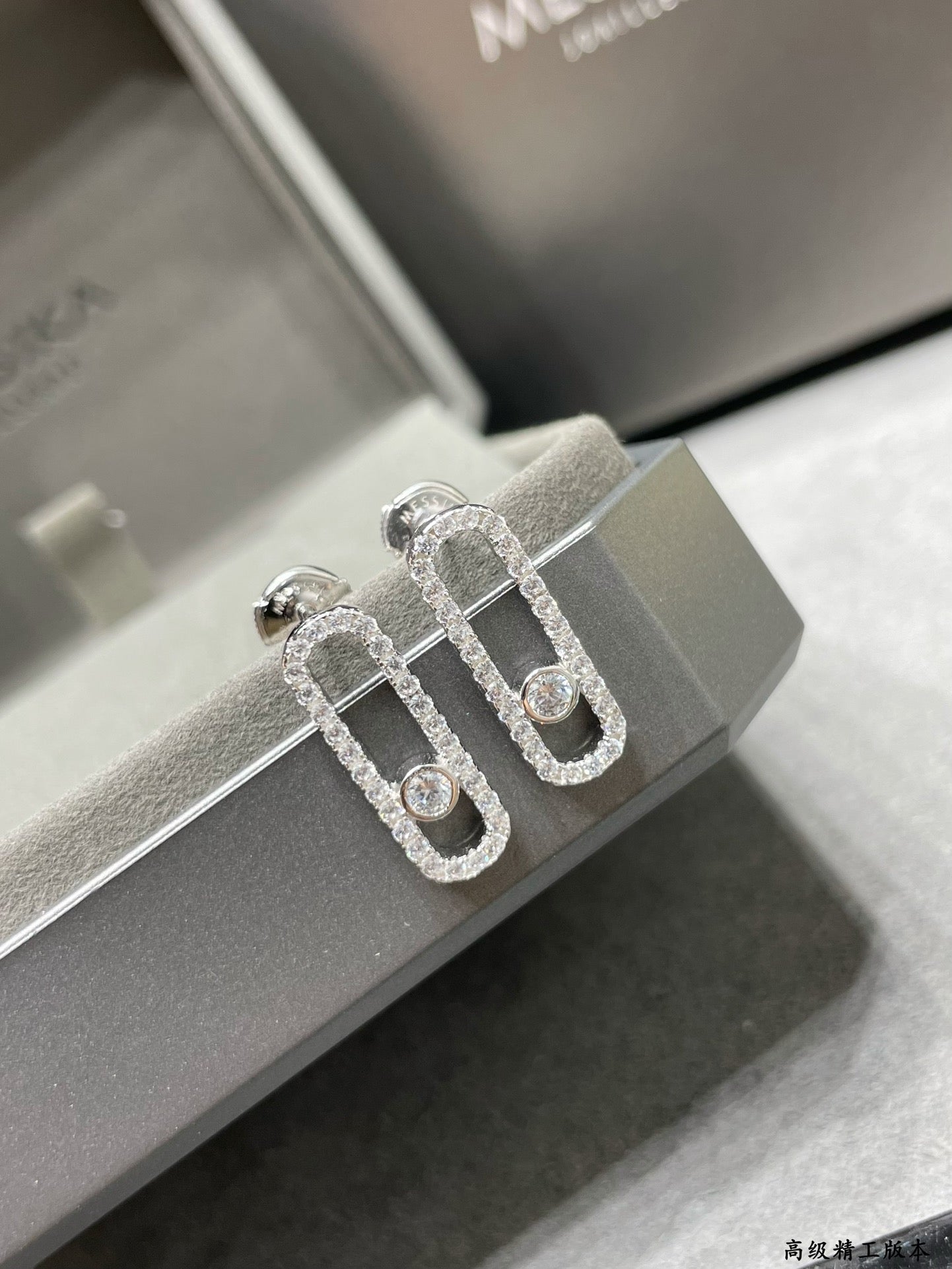 [Elite]MOVE UNO STUD DIAMOND PAVED EARRINGS