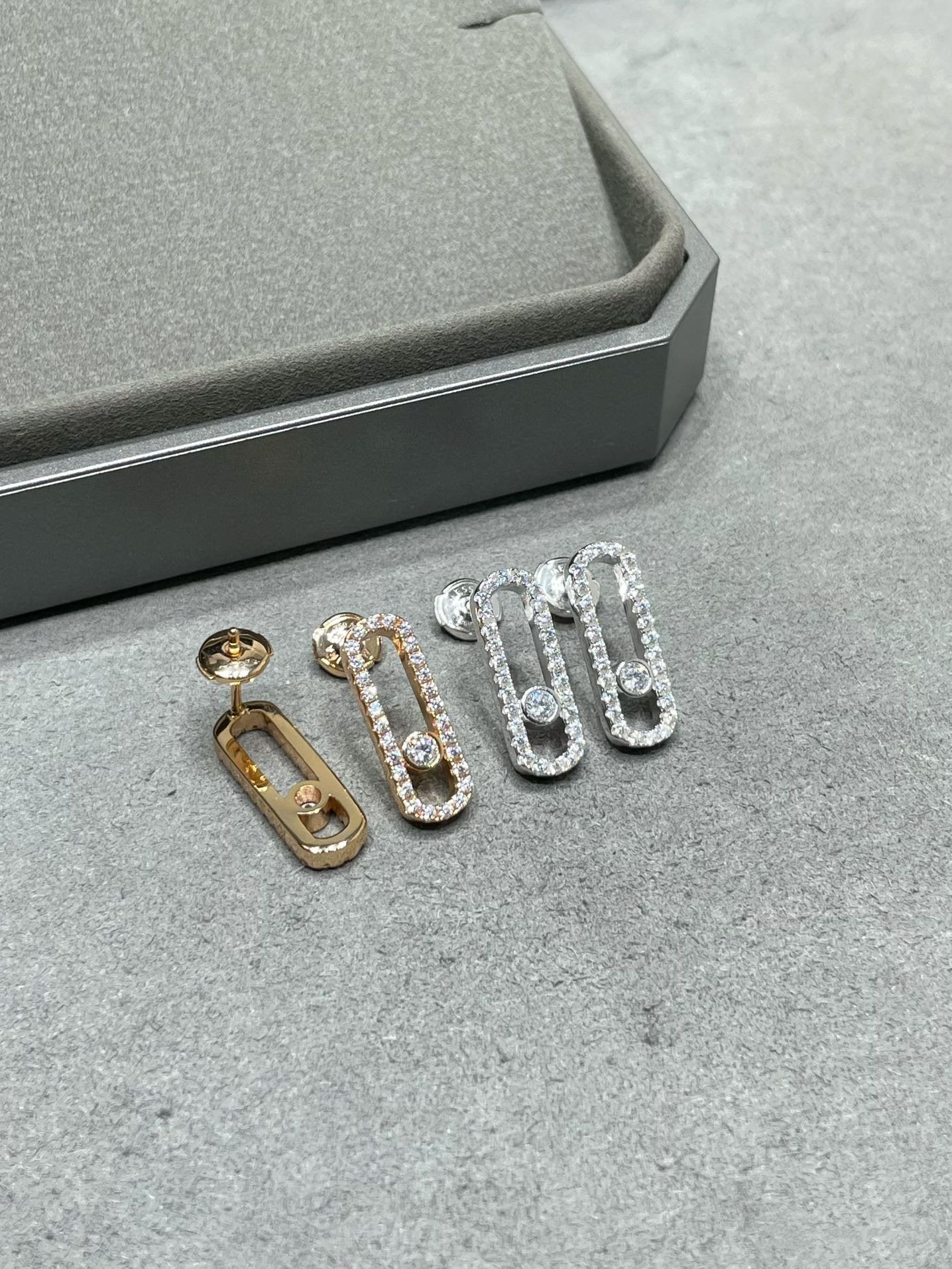 [Elite]MOVE UNO STUD DIAMOND PAVED EARRINGS