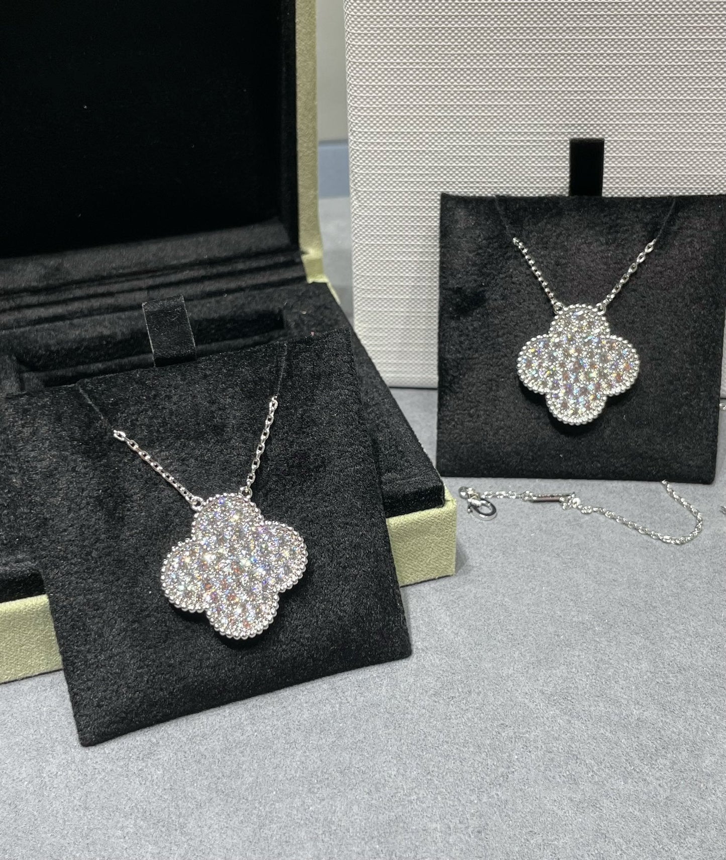 [Elite]CLOVER 25MM LARGE PENDANT DIAMOND PAVED SILVER NECKLACE