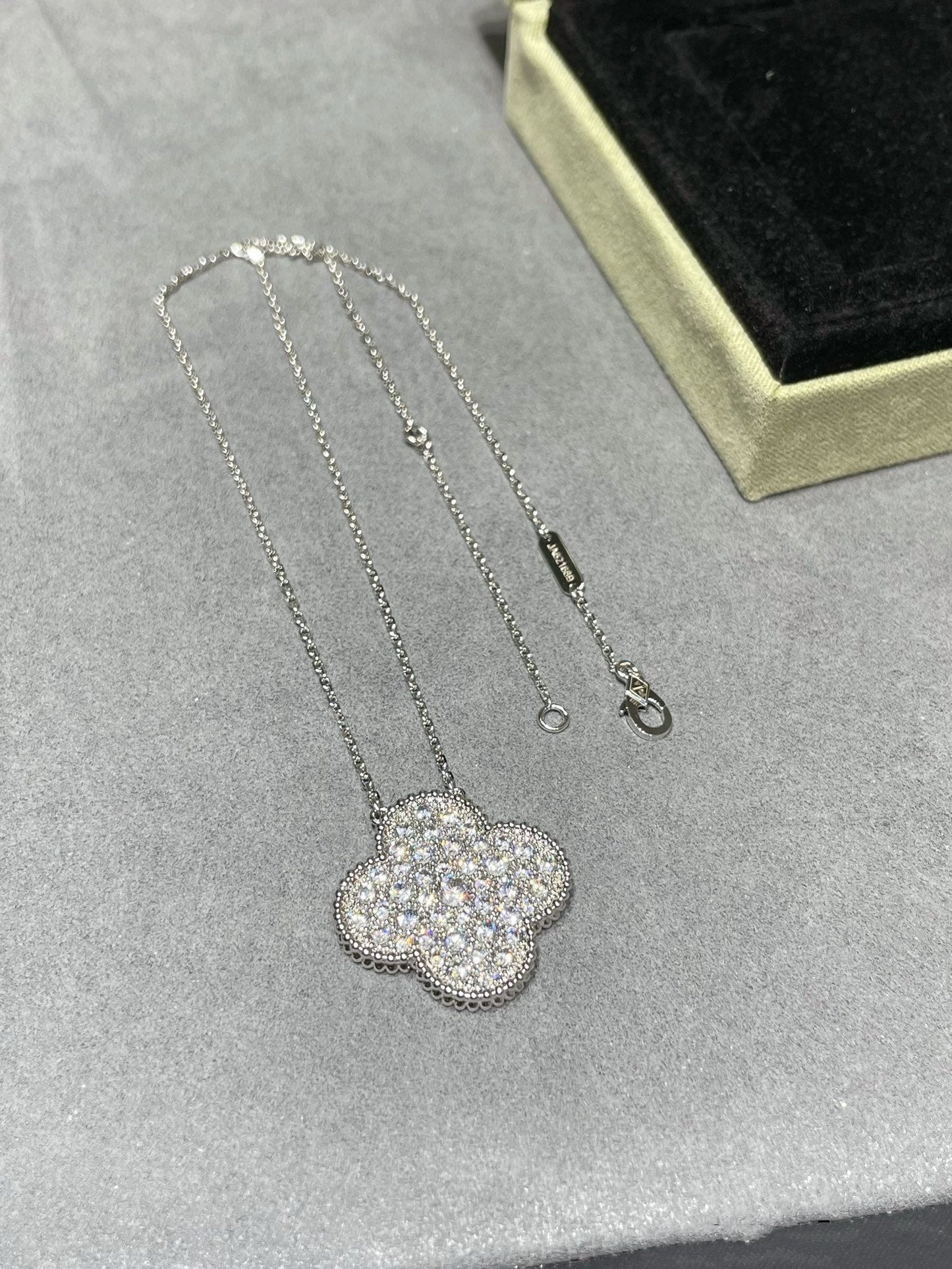 [Elite]CLOVER 25MM LARGE PENDANT DIAMOND PAVED SILVER NECKLACE