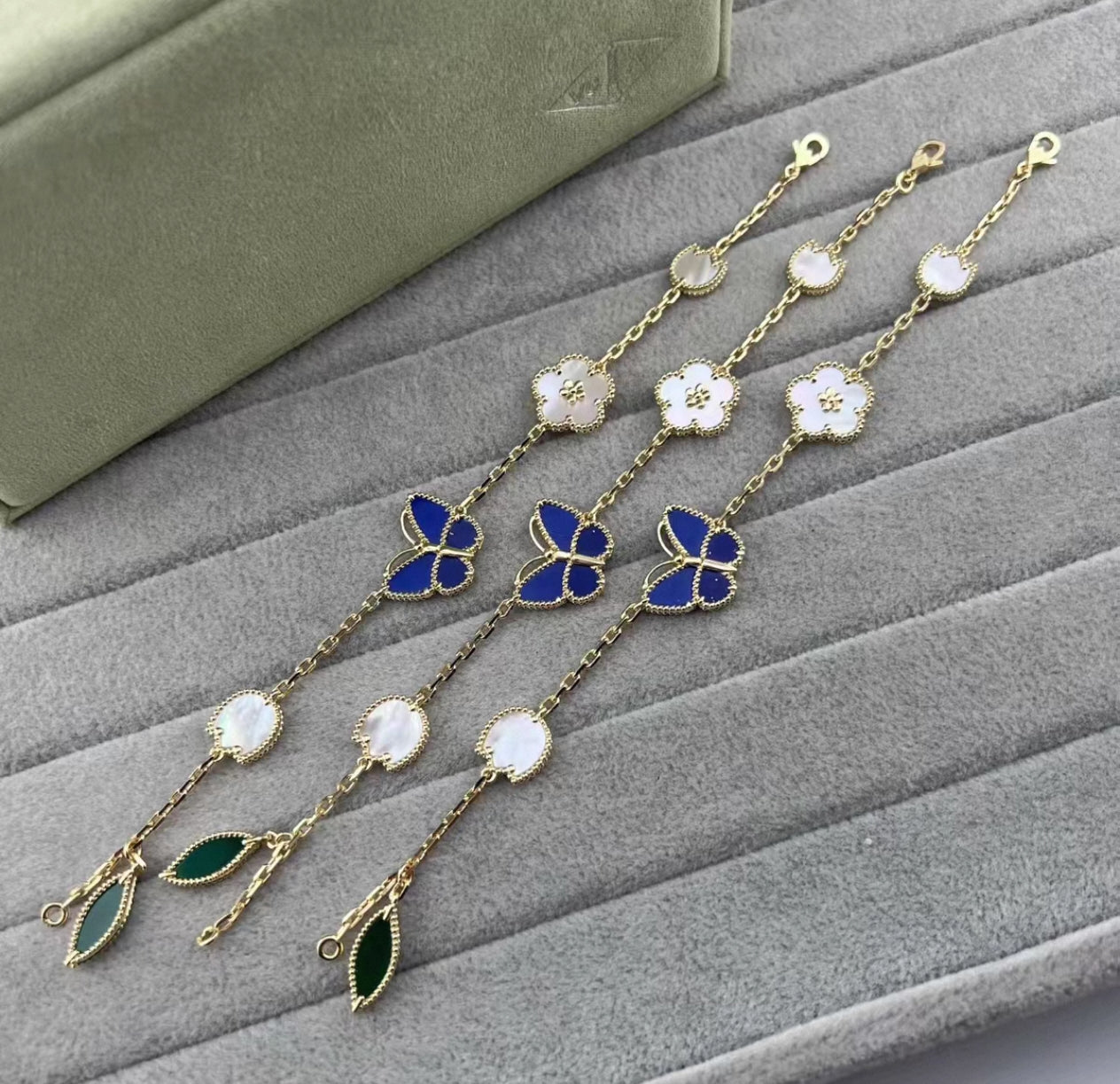 [Elite]LUCKY SPRING GOLD BLUESTONE WHITE MOTHER-OF-PEARL BRACELET