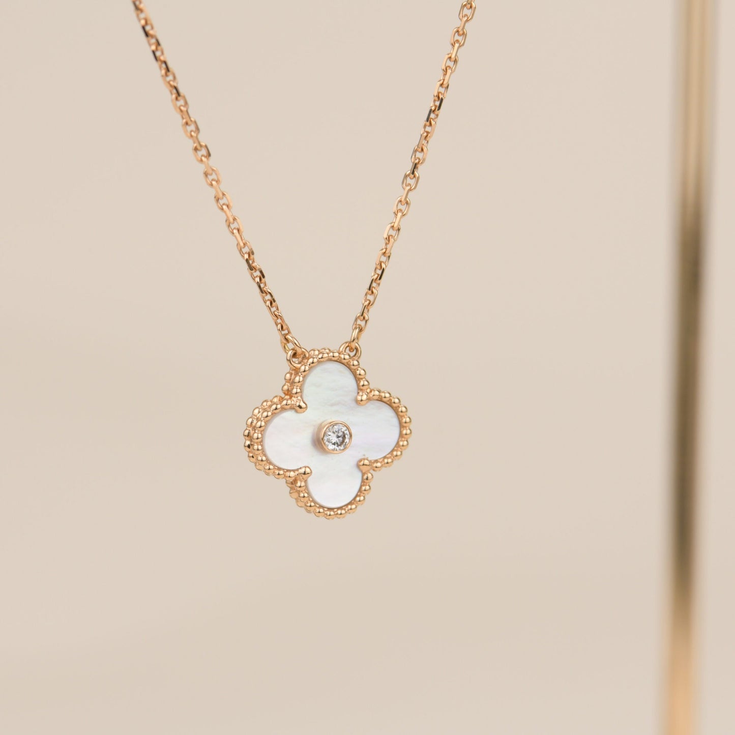 [Elite]CLOVER 15MM DIAMOND WHITE FRITILLARIA NECKLACE