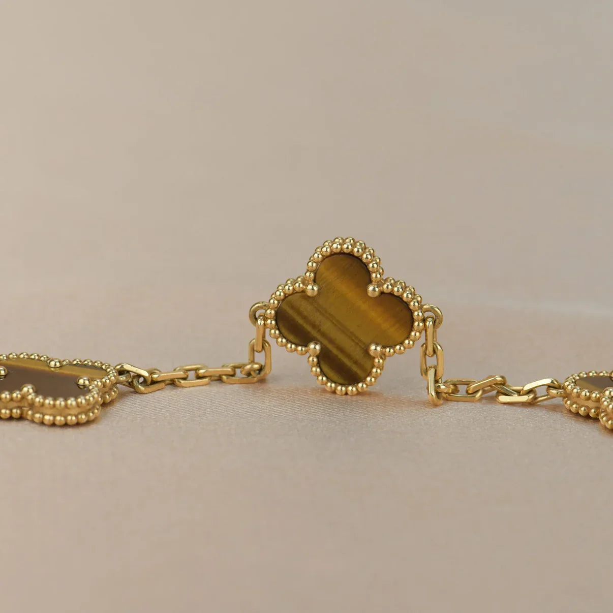 [Elite] CLOVER 5 MOTIFS TIGER EYE BRACELET COLLECTION