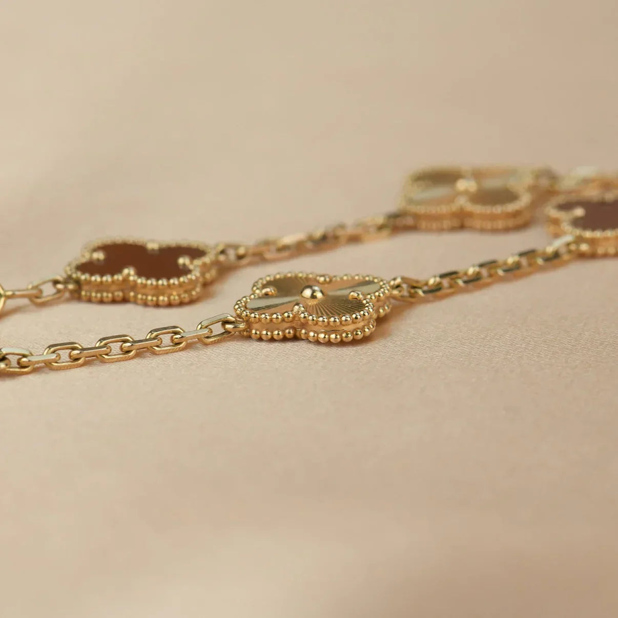 [Elite] CLOVER 5 MOTIF RED CORNELIAN BRACELET COLLECTION