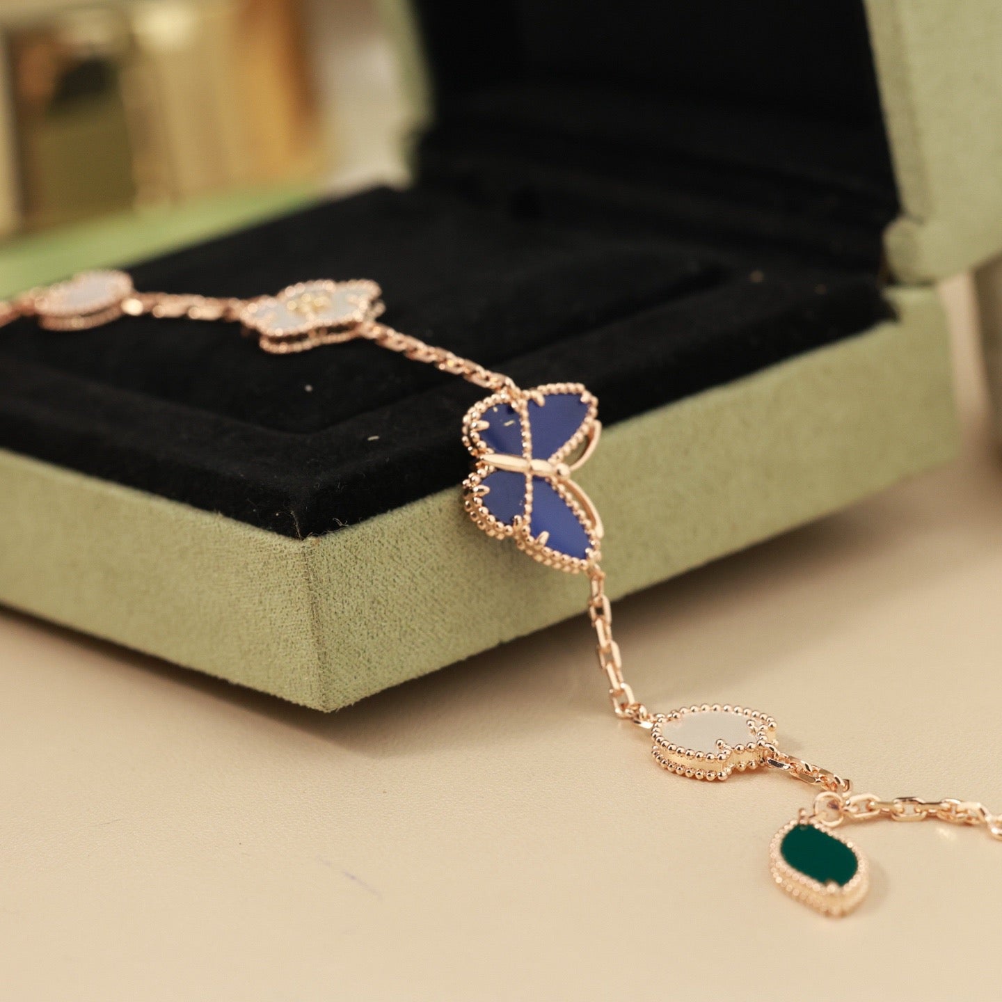 [Elite]LUCKY SPRING BUTTERFLY 5 MOTIF BRACELET