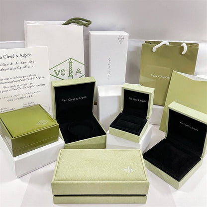 [Elite] VA CLOVER BOX GIFT BAG