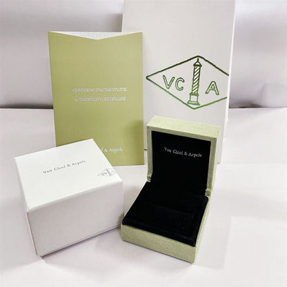 [LUXE] VA CLOVER BOX GIFT BAG