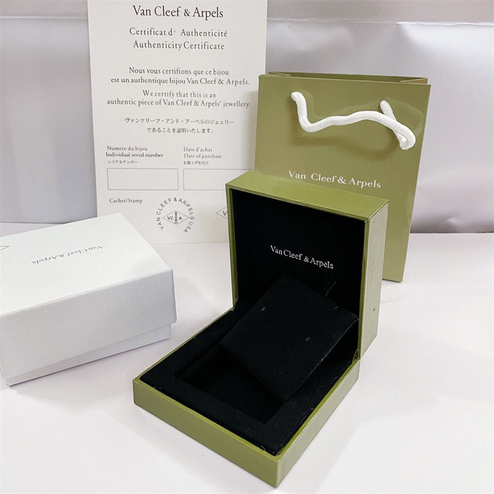 [Elite]VA CLOVER BRACELET NECKLACE RING BOX GIFT BAG