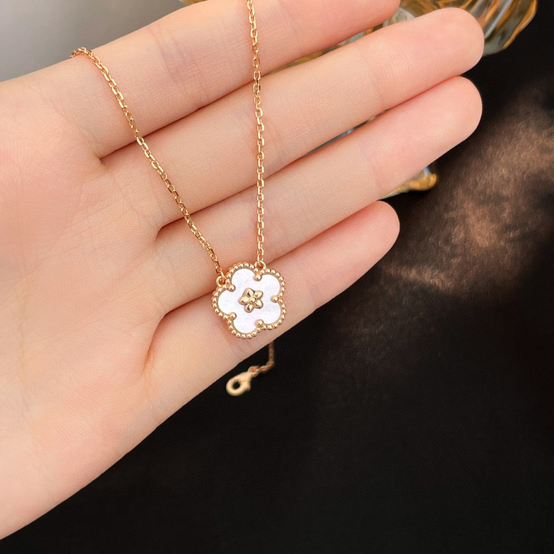 [Elite]LUCKY  WHITE MOP  PLUM BLOSSOM NECKLACE