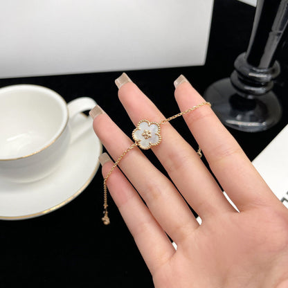 [Elite]LUCKY  WHITE MOP  PLUM BLOSSOM NECKLACE