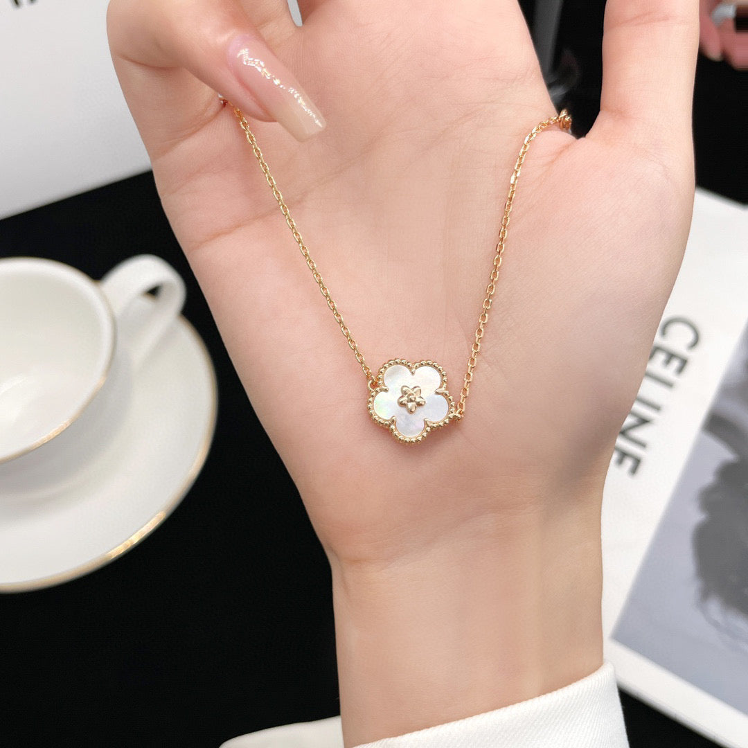 [Elite]LUCKY WHITE MOP PLUM BLOSSOM  BRACELET
