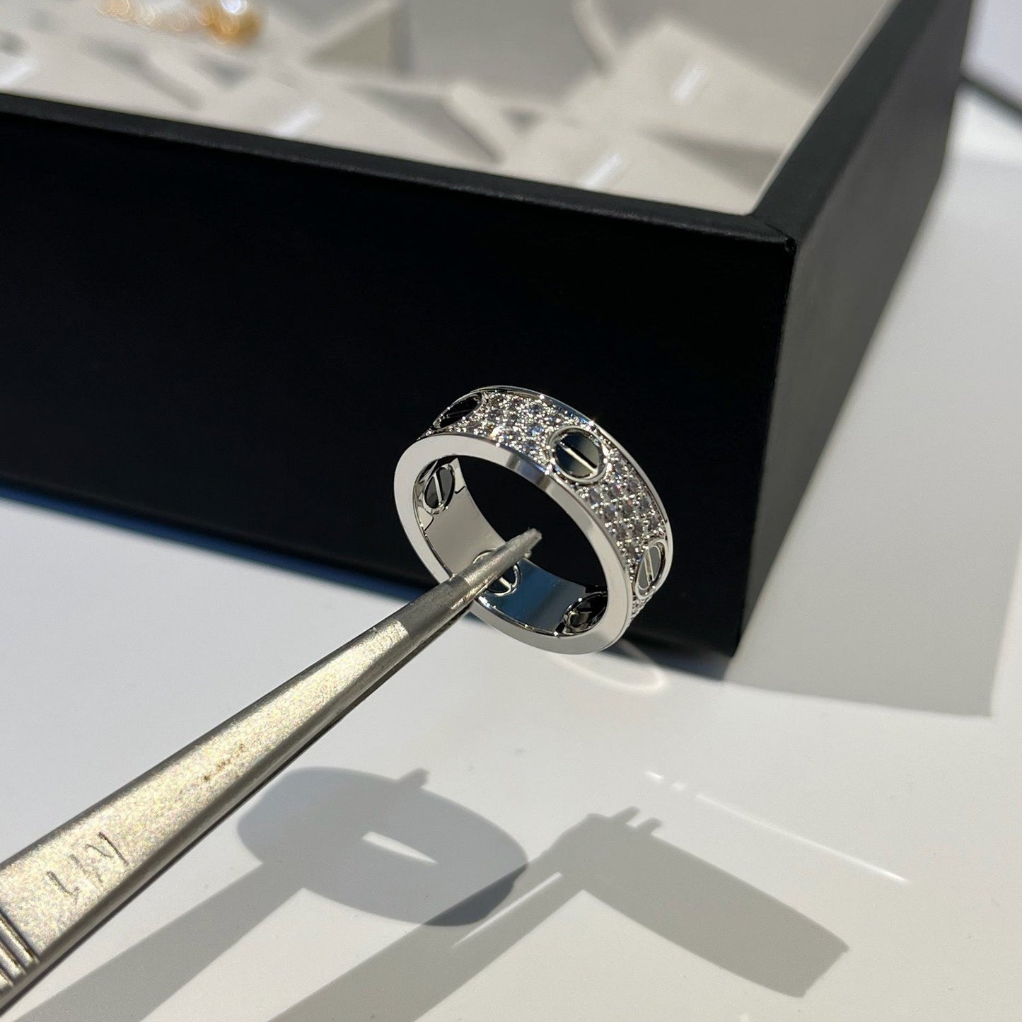 [Elite]LOVE RING 5.5MM DIAMONDS PAVED CERAMIC