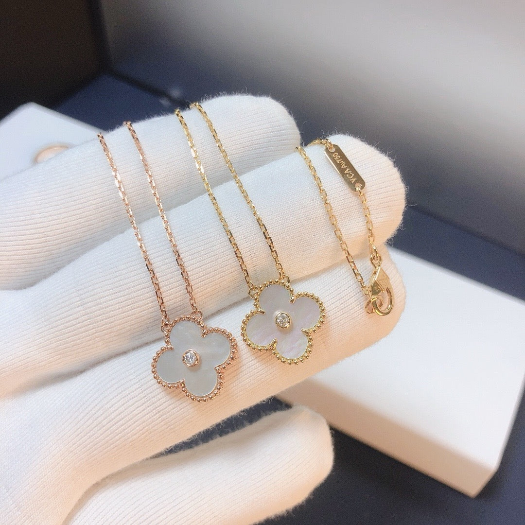 [Elite]CLOVER 15MM DIAMOND WHITE FRITILLARIA NECKLACE