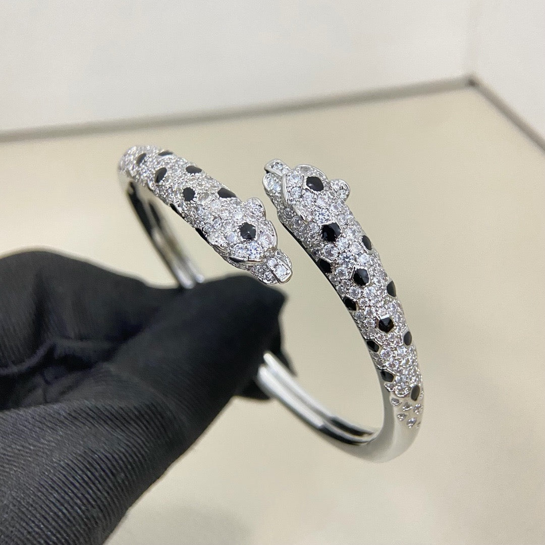 [Elite]PANTHERE DOUBLE HEADED HALF DIAMOND OPEN BRACELET