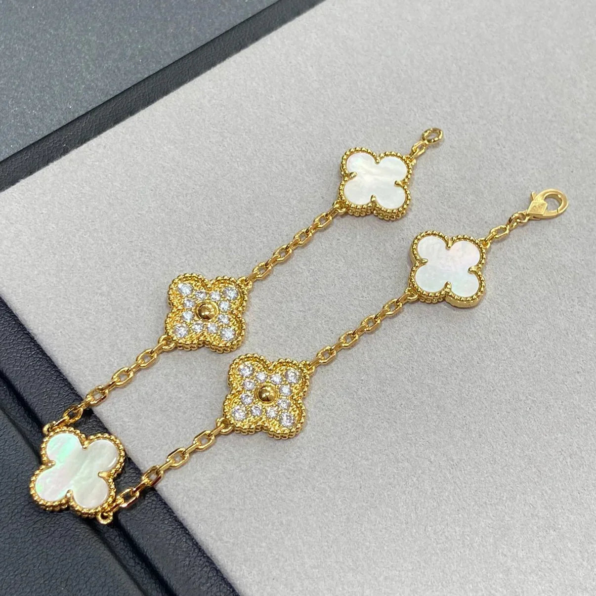 [Elite]CLOVER WHITE PEARL MOP 5 MOTIF BRACELET COLLECTION