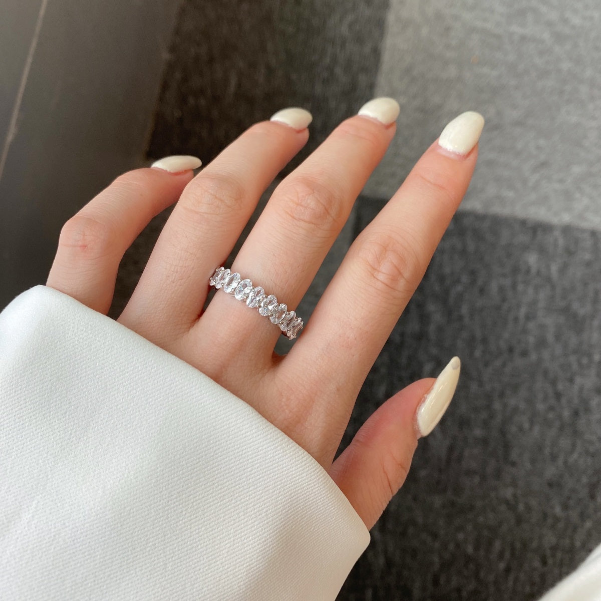 [Elite]Ornate Oval Cut Tennis Ring